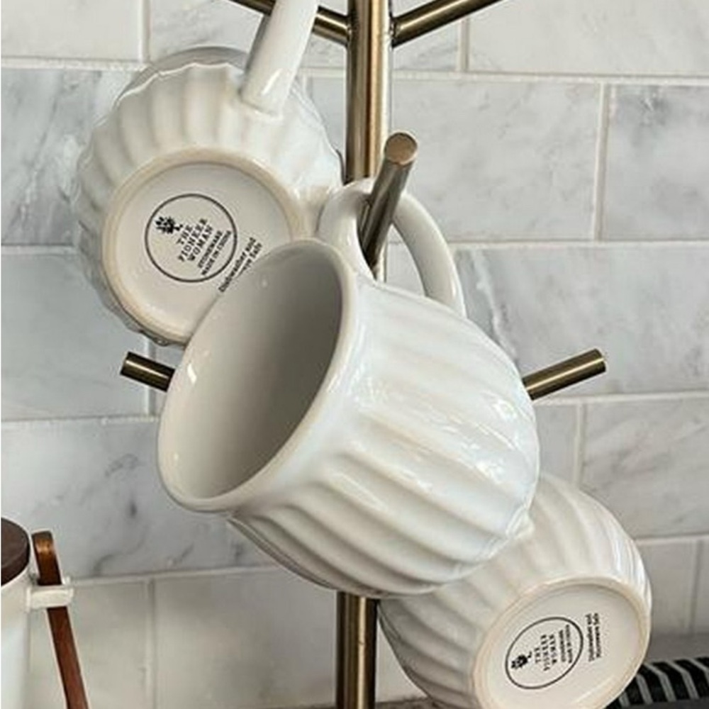 The Pioneer Woman White Mugs Set